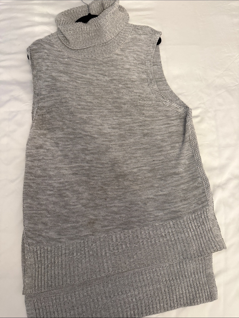 Sleeveless Turtleneck Sweater Vest in Light Gray